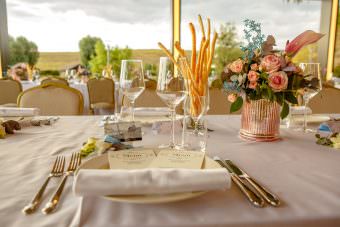 Ресторан в загородном комплексе Equides club