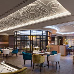 ресторан Chalet Equides у заміському комплексі