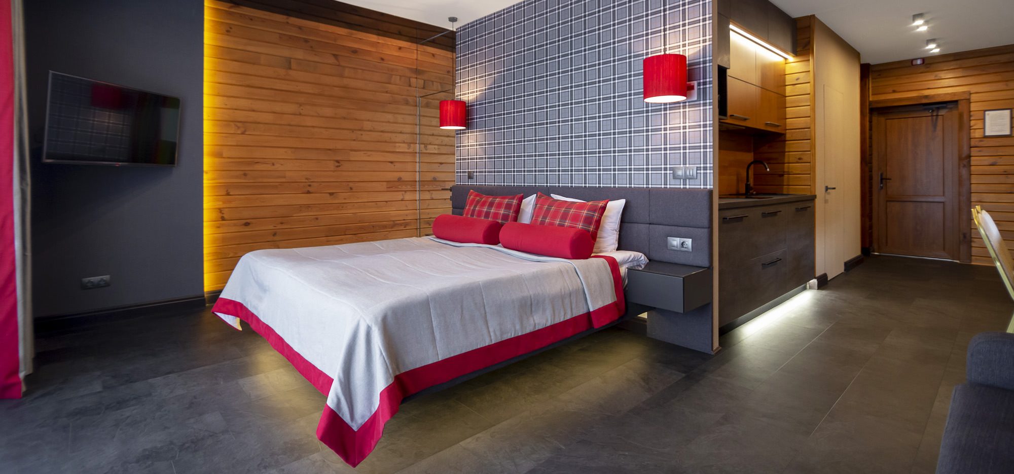 Сімейний бунгало в заміському готелі Equides Club